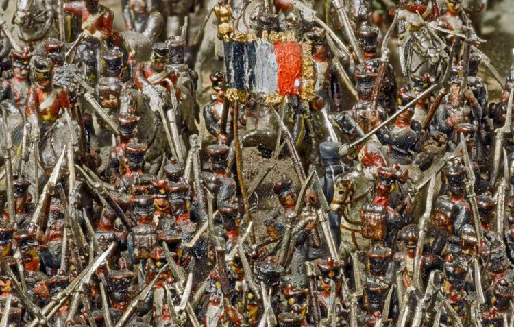 A mass French assault advances on an entrenched position