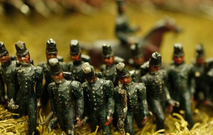 A line of soldiers reform and await attack