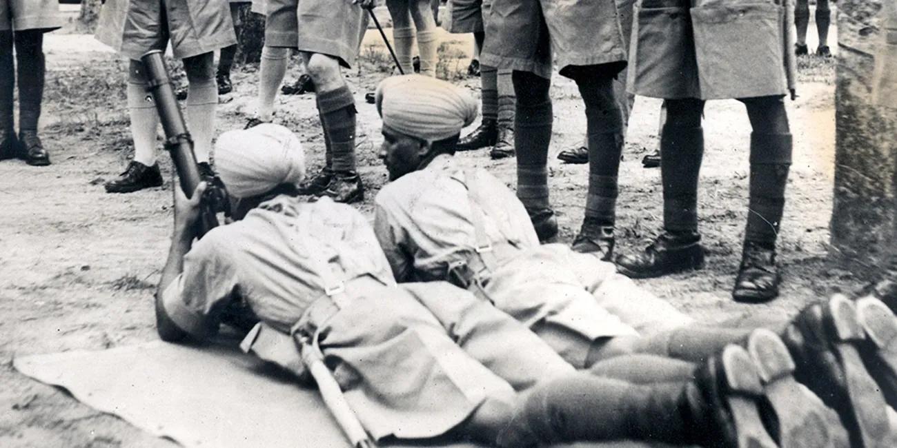 Soldiers demonstrating a trench mortar