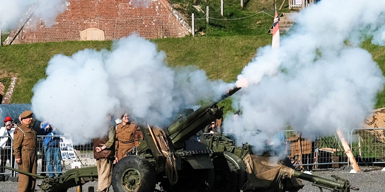 Second World War artillery firing at Fort Nelson