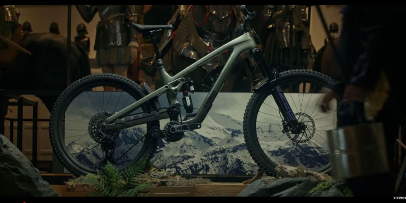 Trek Bicycle in the museum gallery space with armour behind.