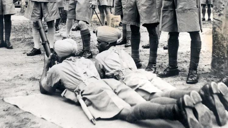 Soldiers demonstrating a trench mortar