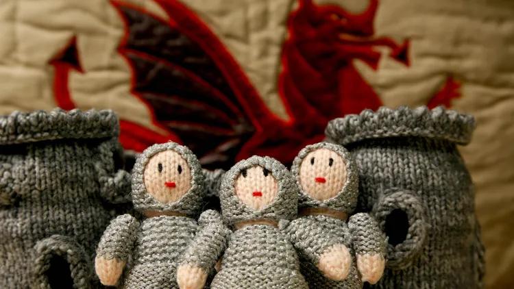 three toy knights knitted from wool