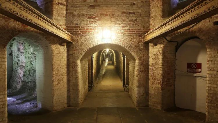 Arched brickwork tunnel entrance