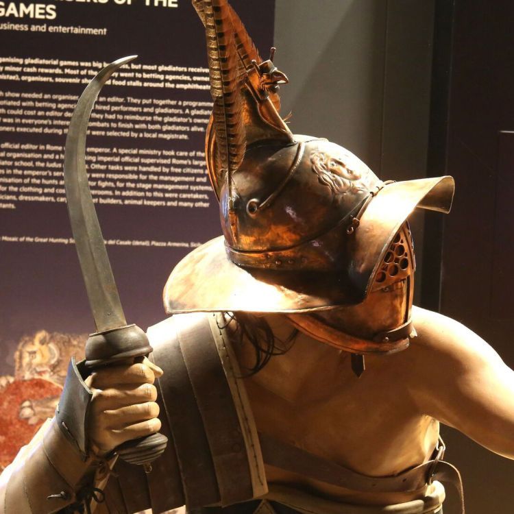 A mannequin of a Thraex gladiator with distinctive broad rimmed helmet and curved sword or sica