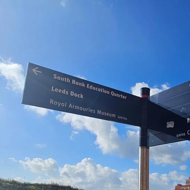 Black sign pointing the way to the Royal Armouries