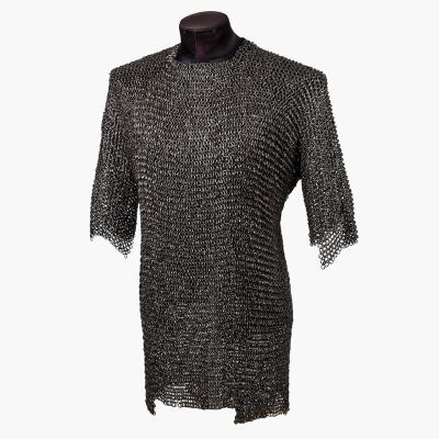 Mail shirt with short sleeves constructed of interlocking iron rings