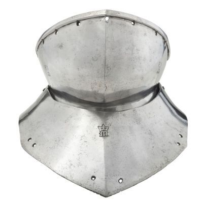 An hourglass shaped piece of steel plate armour designed to protect the neck