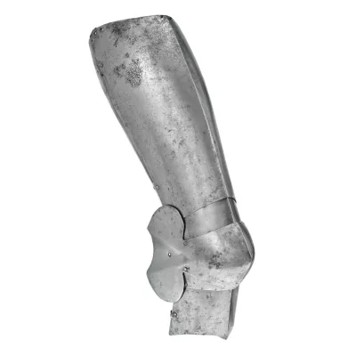 A series of connecting bands of iron plate connected together to protect the wearer from thigh to knee