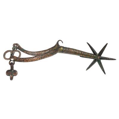 A gilded copper wish-bone shaped bar of metal, leading to a spinning six pointed star at the heel.