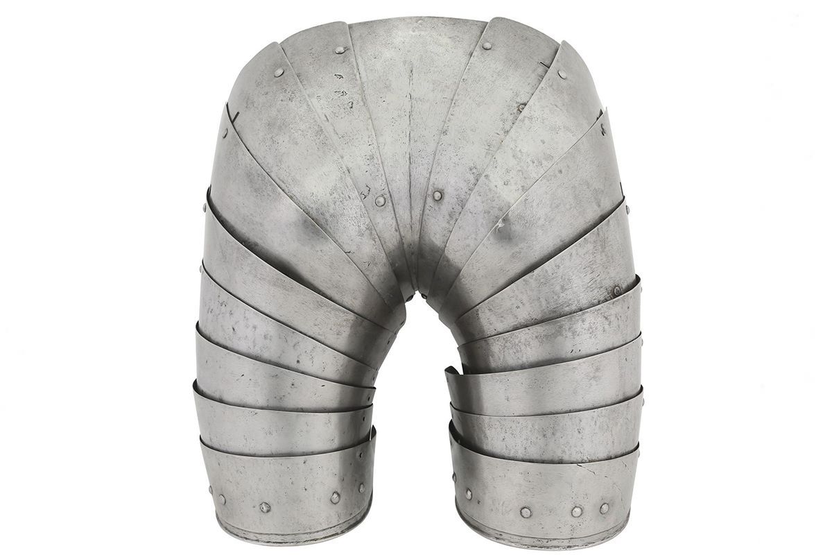 A buttock shaped piece of armour designed to protect the small of the back 