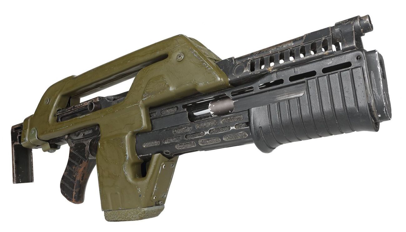 Aliens movie prop green and black pulse rifle