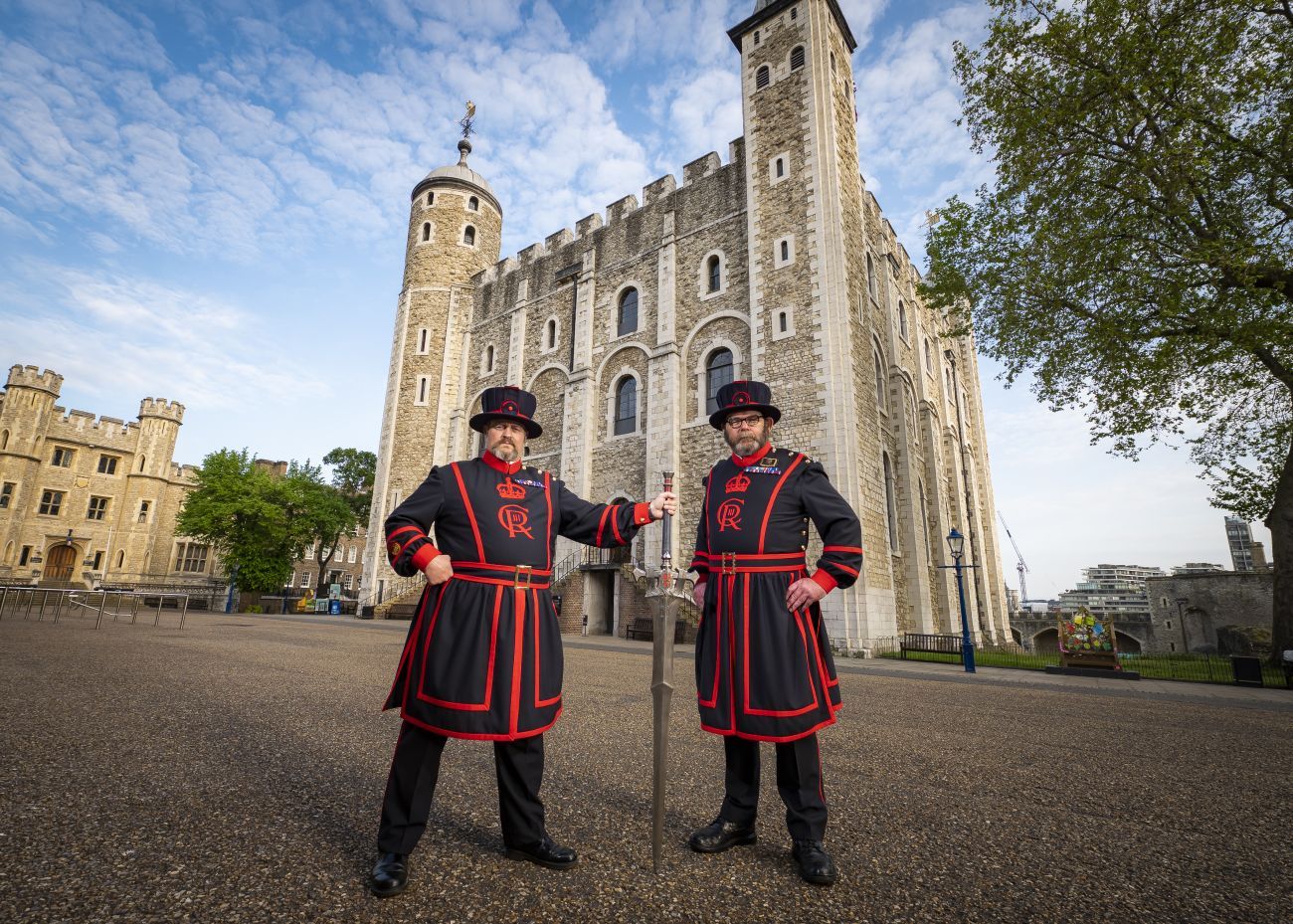 Two Yeoman Warder with the FINAL FANTASY XVI Invictus Sword in front of the white tower at the Tower of London