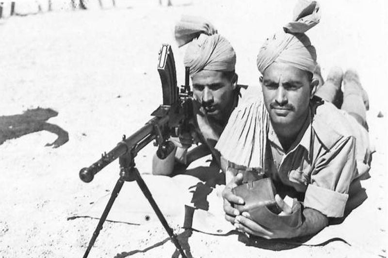 Indian soldiers man a Vickers-Berthier machine gun 