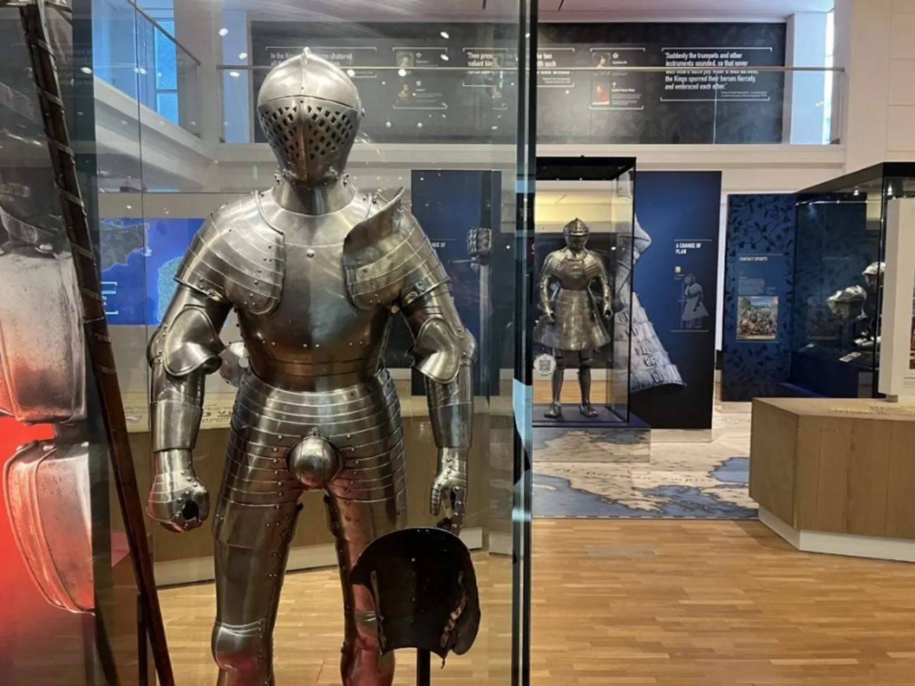 A photo of two sets of armour, one in the foreground and one in the background.