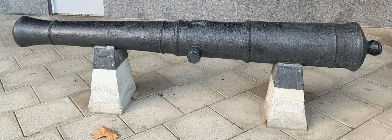 Cast iron 9-pounder gun with raised reinforcing rings and flared muzzle
