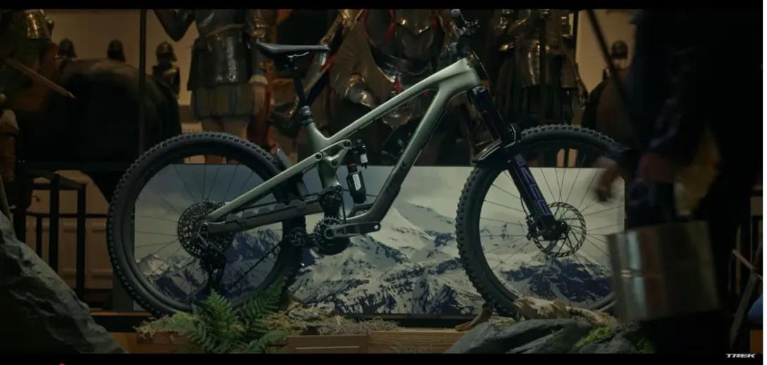 Trek Bicycle in the museum gallery space with armour behind.